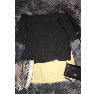 AE OFF THE SHOULDER TOP